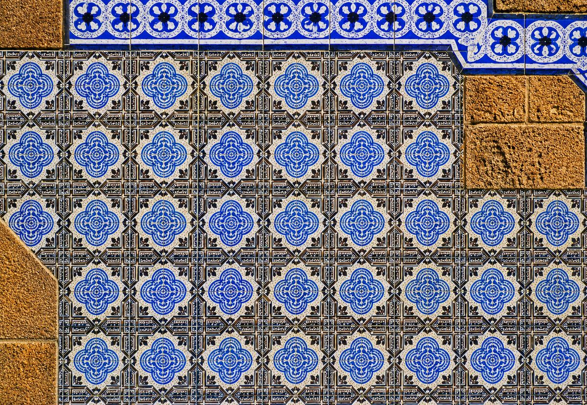 Pormenor dos azulejos azuis da fachada