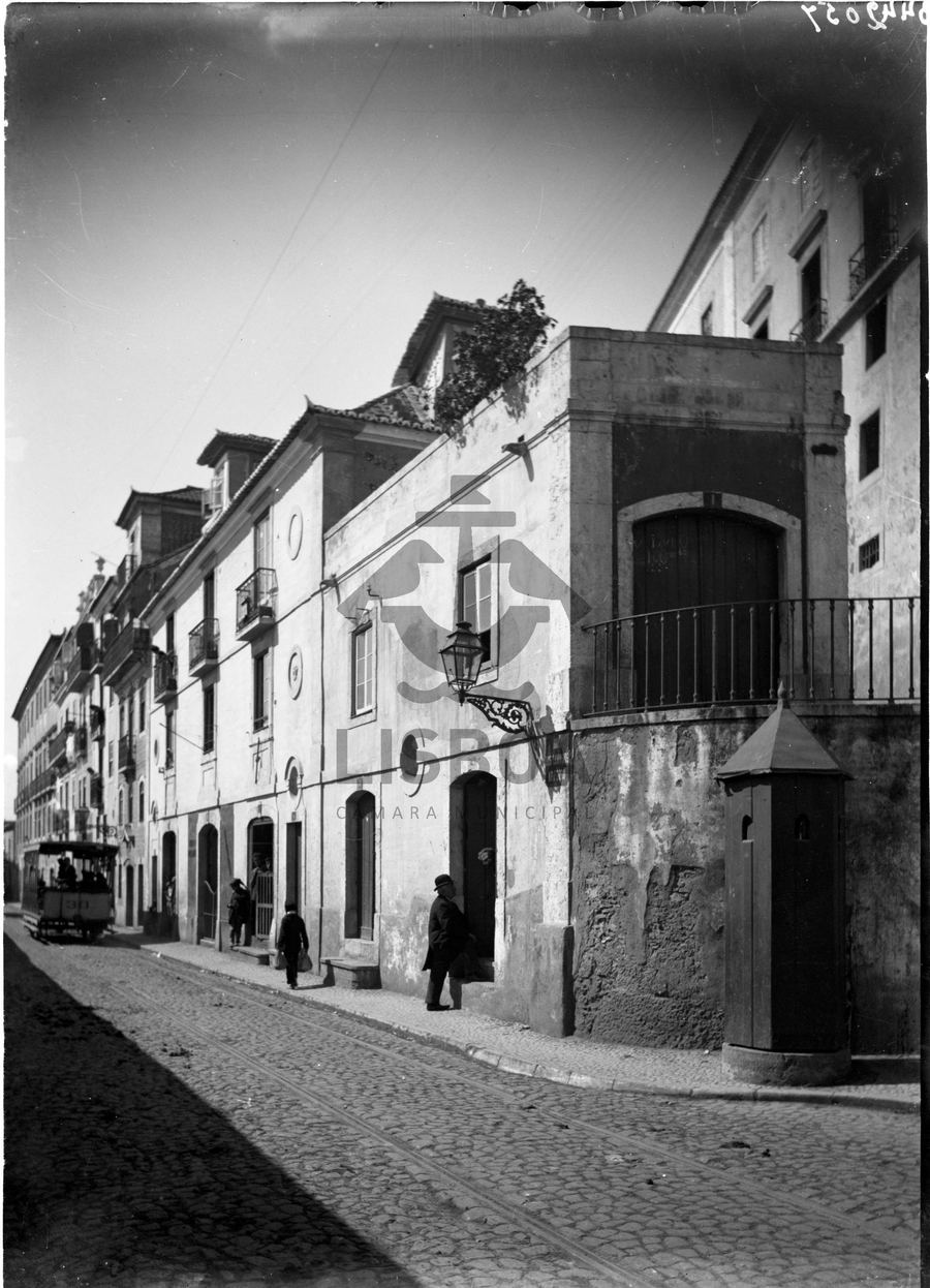 Fotografia antiga da Rua dos Caminhos de Ferro